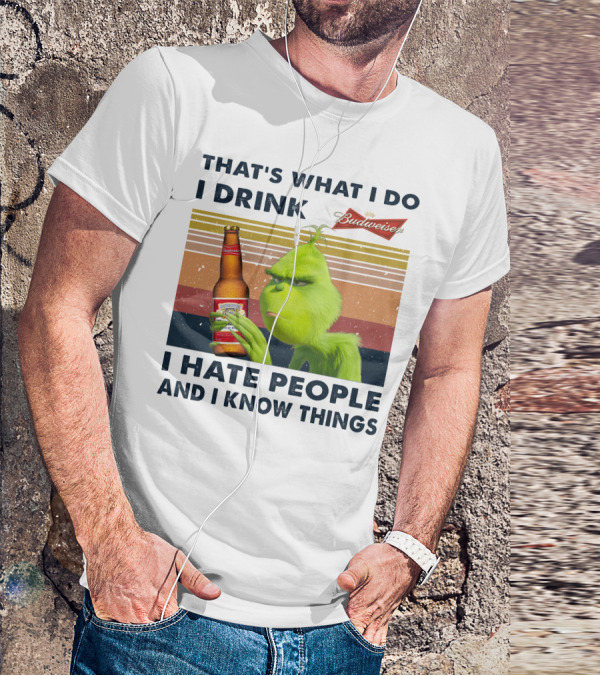 THAT'S WHAT I DO I DRINK BUDWEISER I HATE PEOPLE AND I KNOW THINGS T-Shirt
