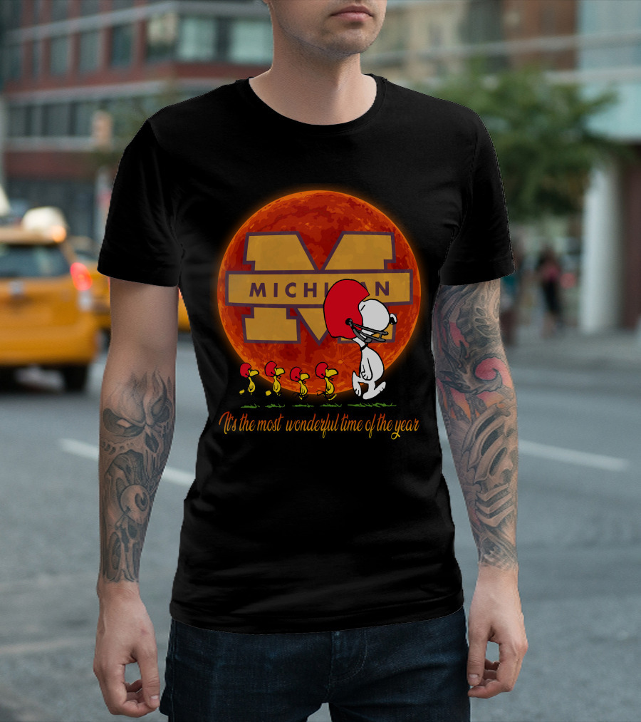 It's The Most Wonderful Time Of The Year Michigan Football Snoopy Woodstock T-Shirt