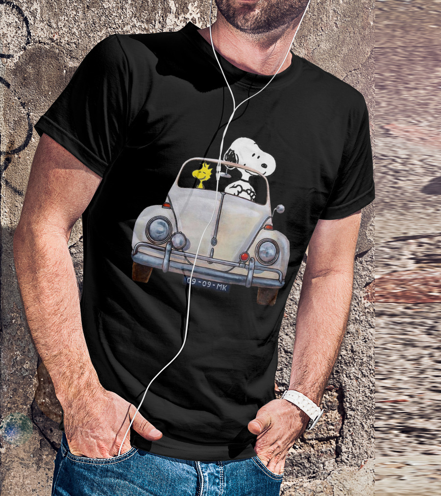 Snoopy And Woodstock Riding In Classic Volkswagen Beetle Car T-Shirt
