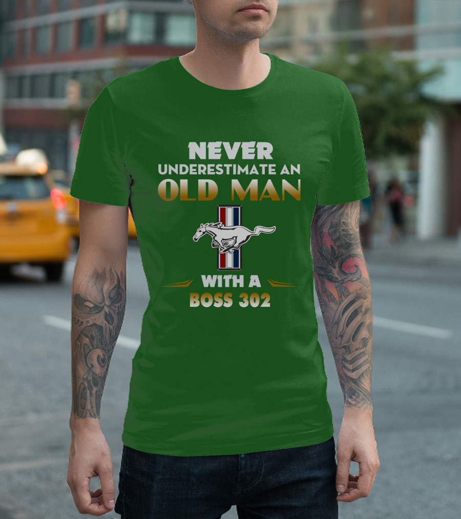 NEVER UNDERESTIMATE AN OLD MAN WITH A BOSS 302 MUSTANG T-Shirt
