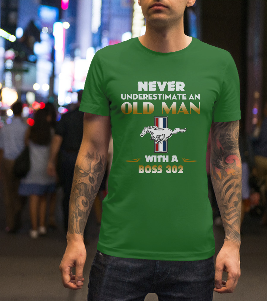 NEVER UNDERESTIMATE AN OLD MAN WITH A BOSS 302 MUSTANG T-Shirt