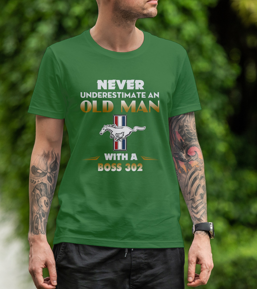 NEVER UNDERESTIMATE AN OLD MAN WITH A BOSS 302 MUSTANG T-Shirt