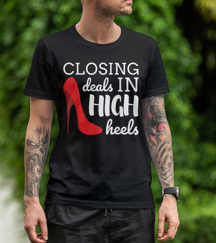 Closing Deals In High Heels Realtor Real Estate Agent T-Shirt