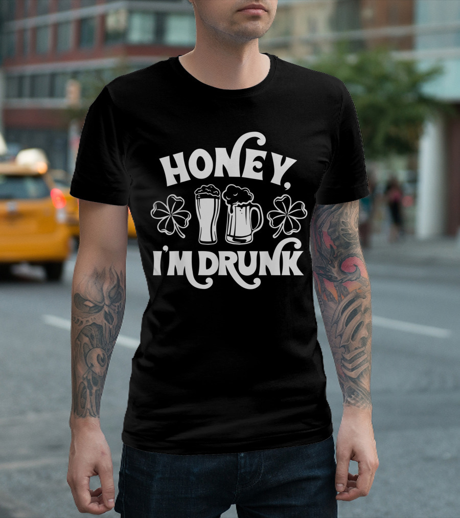 Honey I'm Drunk Beer Mugs and Shamrocks St. Patrick's Day T-Shirt