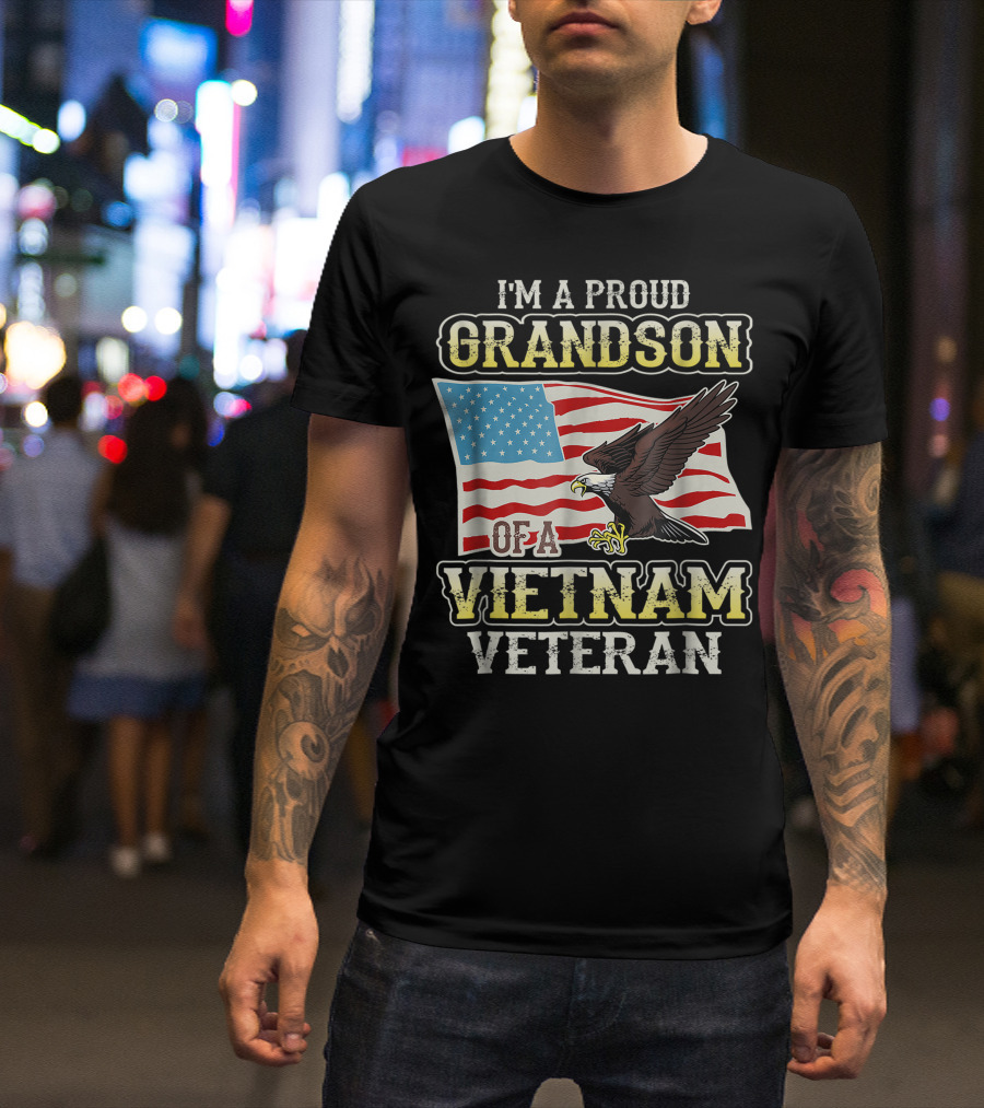 Proud Grandson Of A Vietnam Veteran With Eagle And American Flag Background T-Shirt