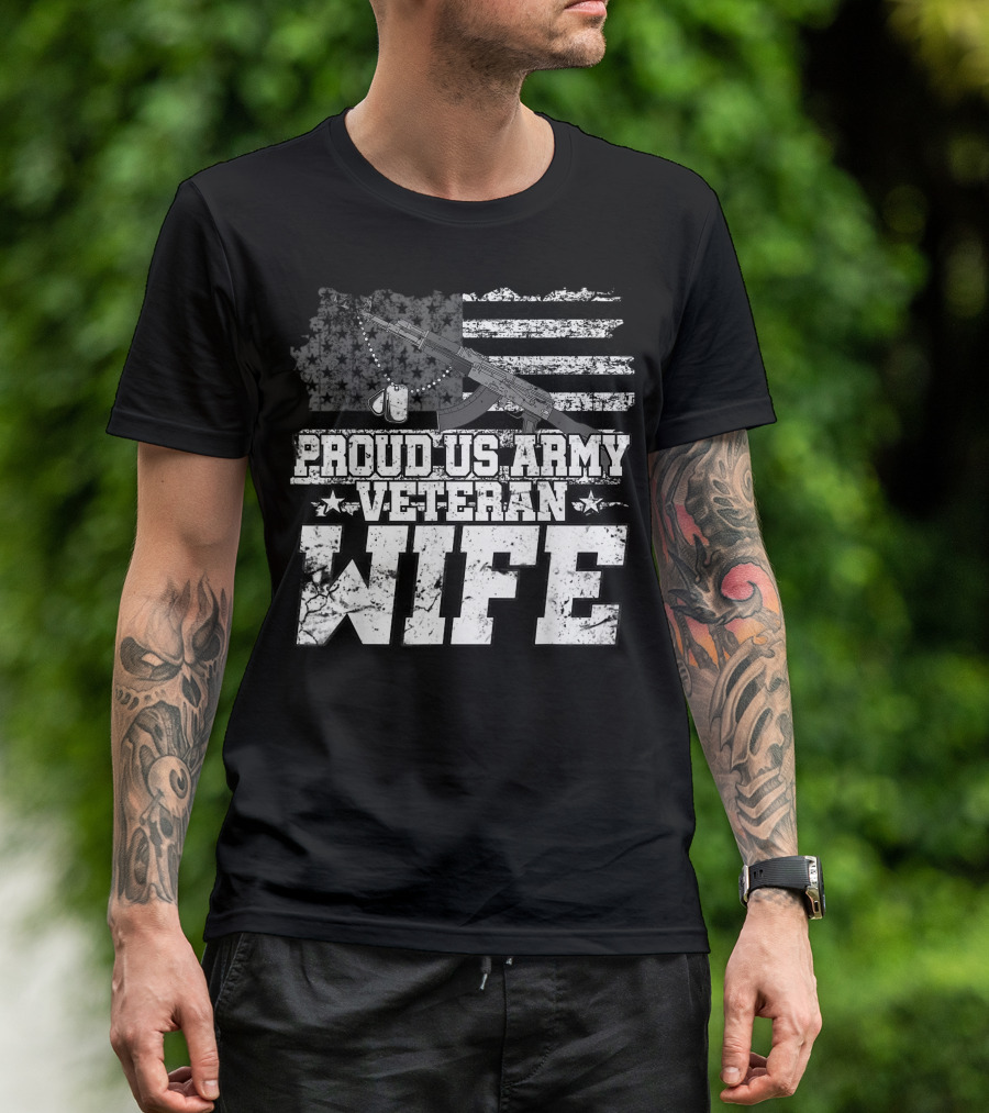 Proud US Army Veteran Wife American Flag Rifle Dog Tags T-Shirt