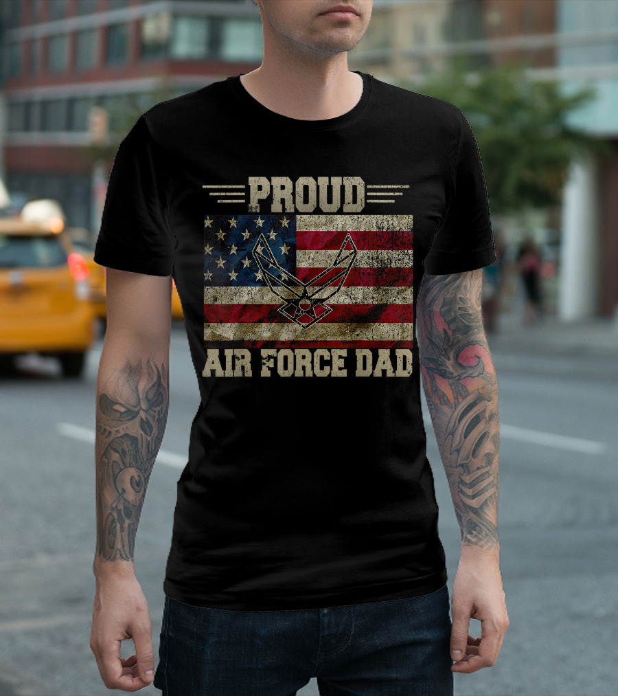 Proud Air Force Dad Military Veteran US Flag Emblem T-Shirt