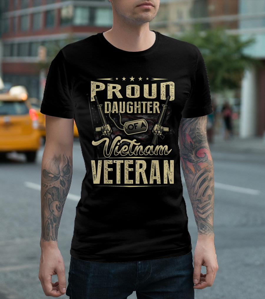 PROUD DAUGHTER OF A VIETNAM VETERAN WITH RIFLES AND DOG TAGS T-Shirt
