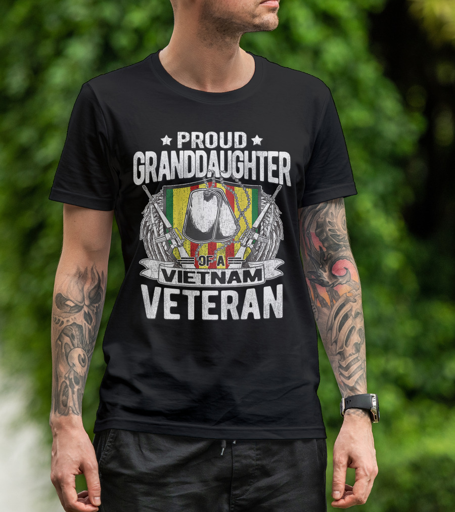 Proud Granddaughter Of A Vietnam Veteran With Dog Tags And Rifles T-Shirt