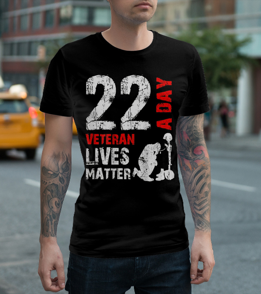 22 A Day Veteran Lives Matter Kneeling Soldier Memorial T-Shirt
