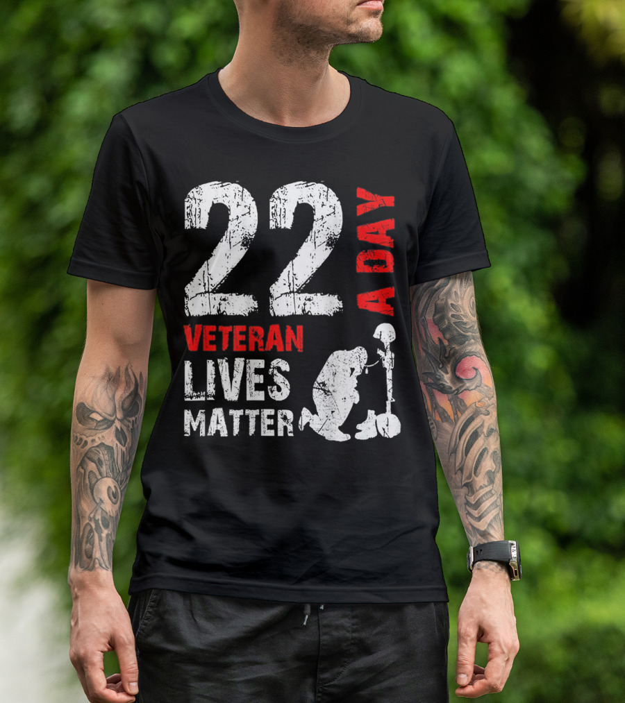 22 A Day Veteran Lives Matter Kneeling Soldier Memorial T-Shirt