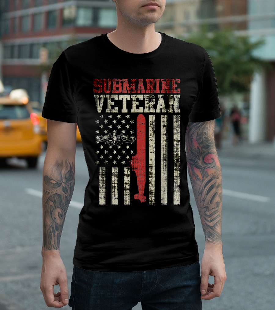 Submarine Veteran USA Flag Vintage Submariner Badge Navy T-Shirt