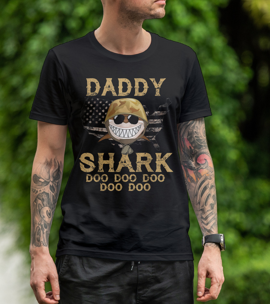 Daddy Shark Doo Doo Doo Doo Doo Army Military Veteran USA Flag T-Shirt