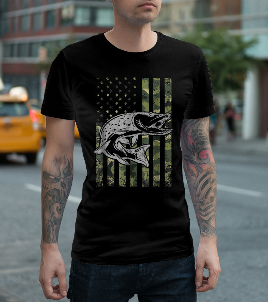 Muskie Fishing American Flag Camo USA Musky Fisher T-Shirt