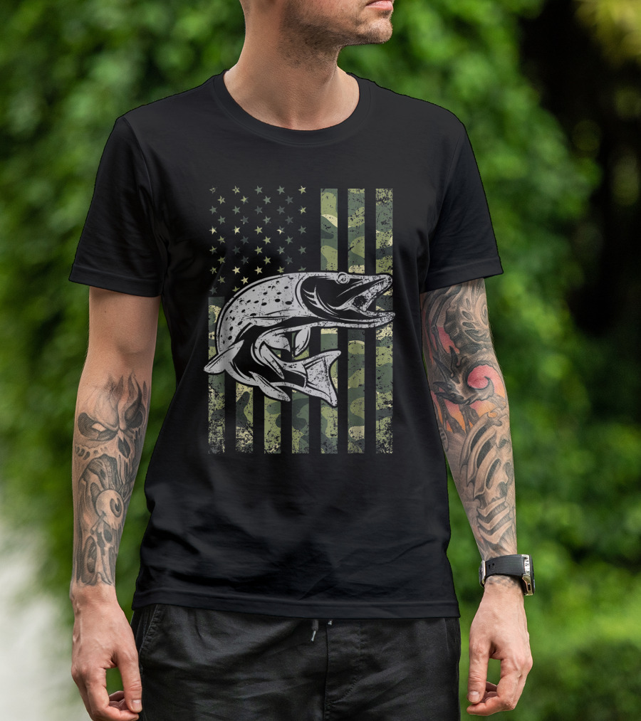 Muskie Fishing American Flag Camo USA Musky Fisher T-Shirt