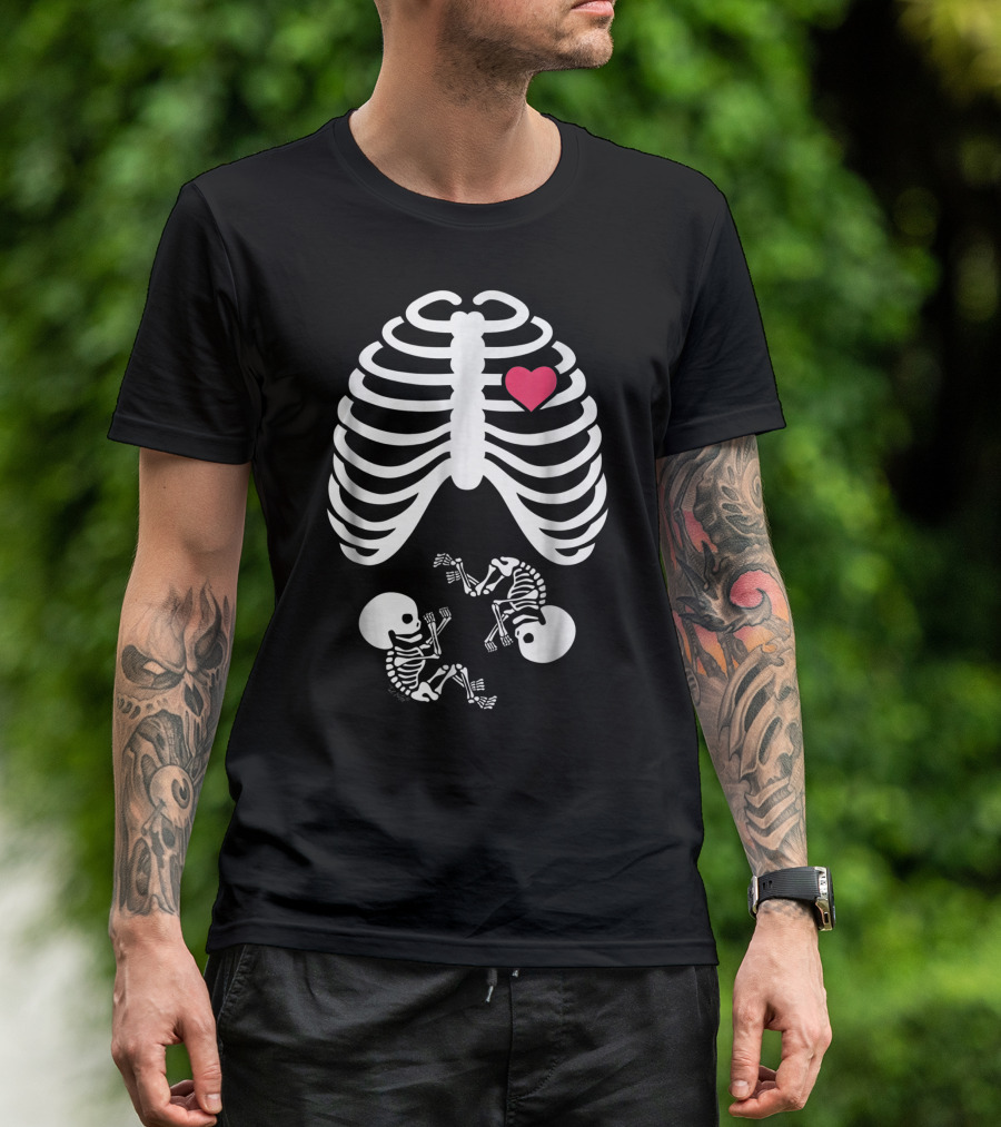 Halloween Skeleton X Ray With Heart Expecting Twins Pregnancy T-Shirt
