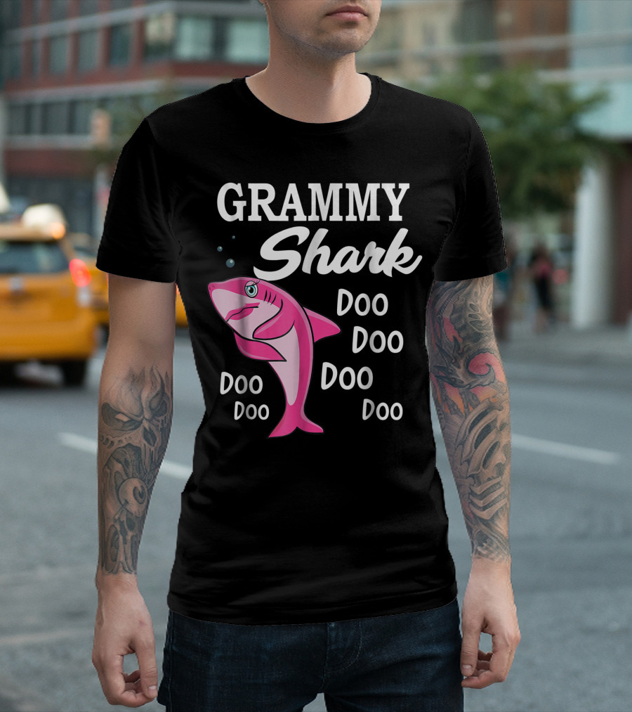 GRAMMY SHARK DOO DOO DOO PINK SHARK DESIGN MOM GRANDMA T-Shirt