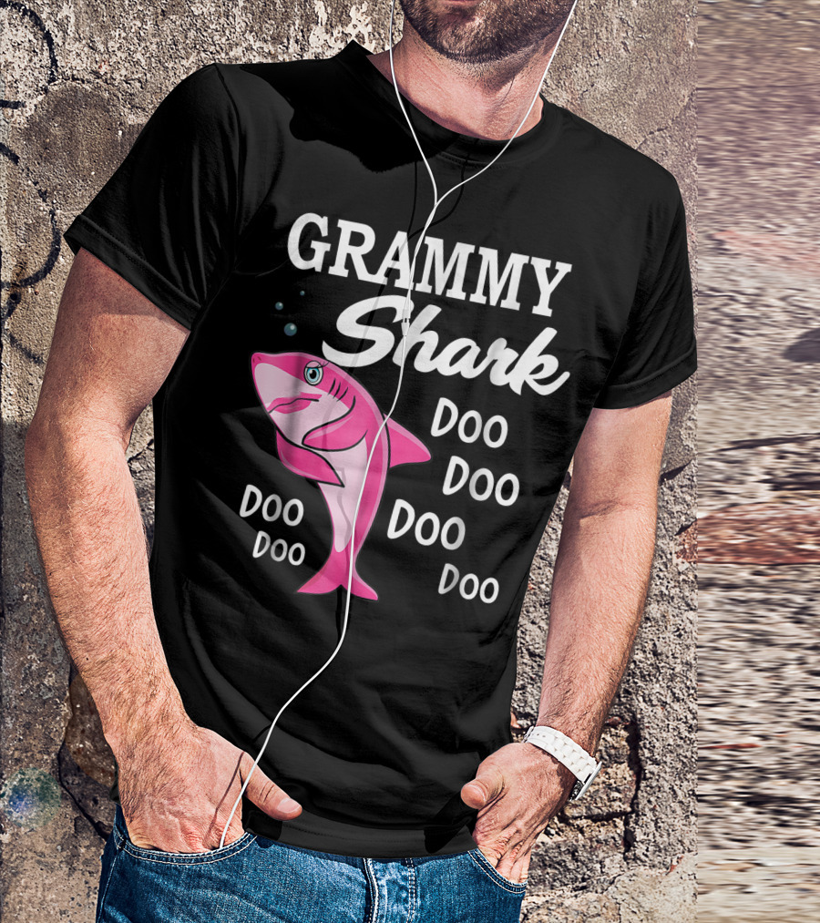 GRAMMY SHARK DOO DOO DOO PINK SHARK DESIGN MOM GRANDMA T-Shirt