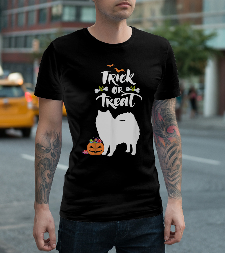 Trick Or Treat American Eskimo Dog Halloween Pumpkin Candy Bats Bones T-Shirt
