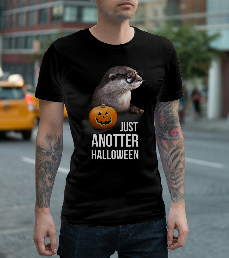 Just Anotter Halloween Funny Otter With Pumpkin T-Shirt