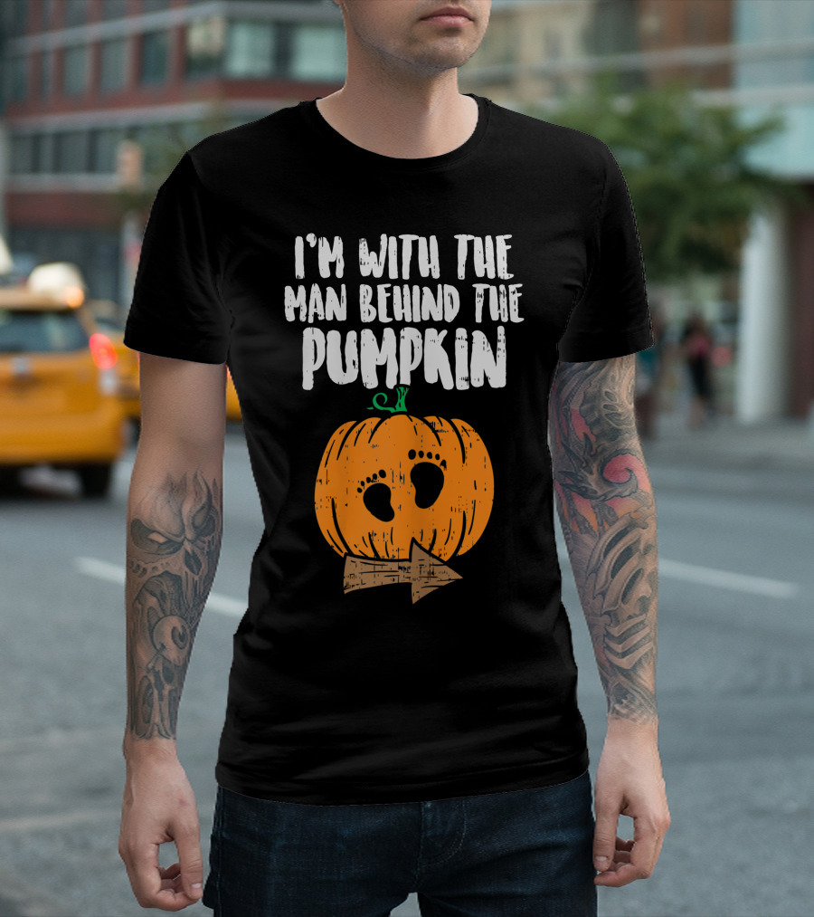 I'm With The Man Behind The Pumpkin Halloween Pregnancy Couple T-Shirt