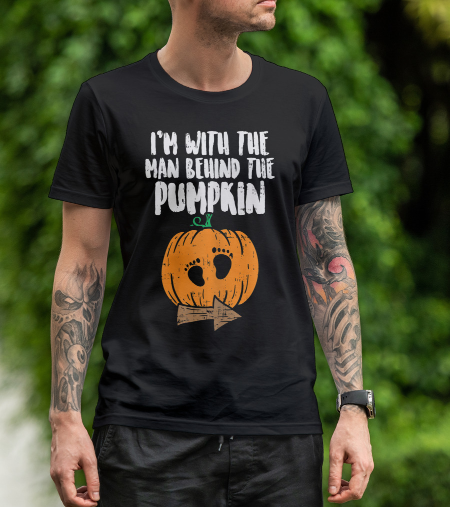 I'm With The Man Behind The Pumpkin Halloween Pregnancy Couple T-Shirt