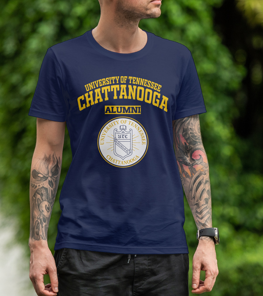 UNIVERSITY OF TENNESSEE CHATTANOOGA ALUMNI U.T.C. FACIEMVS T-Shirt