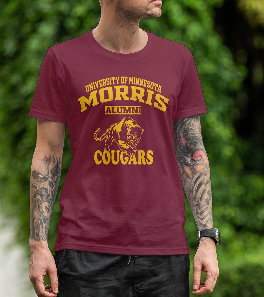 UNIVERSITY OF MINNESOTA MORRIS ALUMNI COUGARS T-Shirt