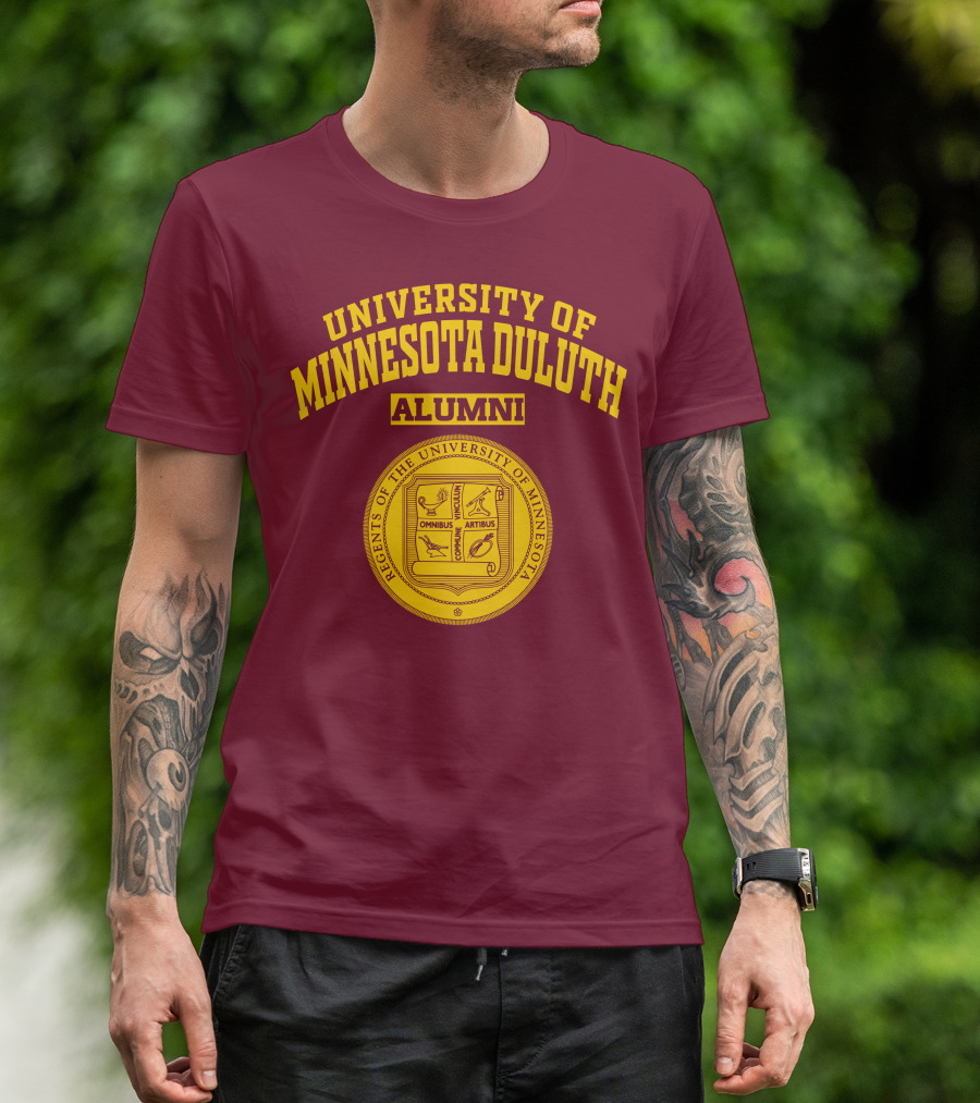 University Of Minnesota Duluth Alumni Regents Omnibus Artibus T-Shirt