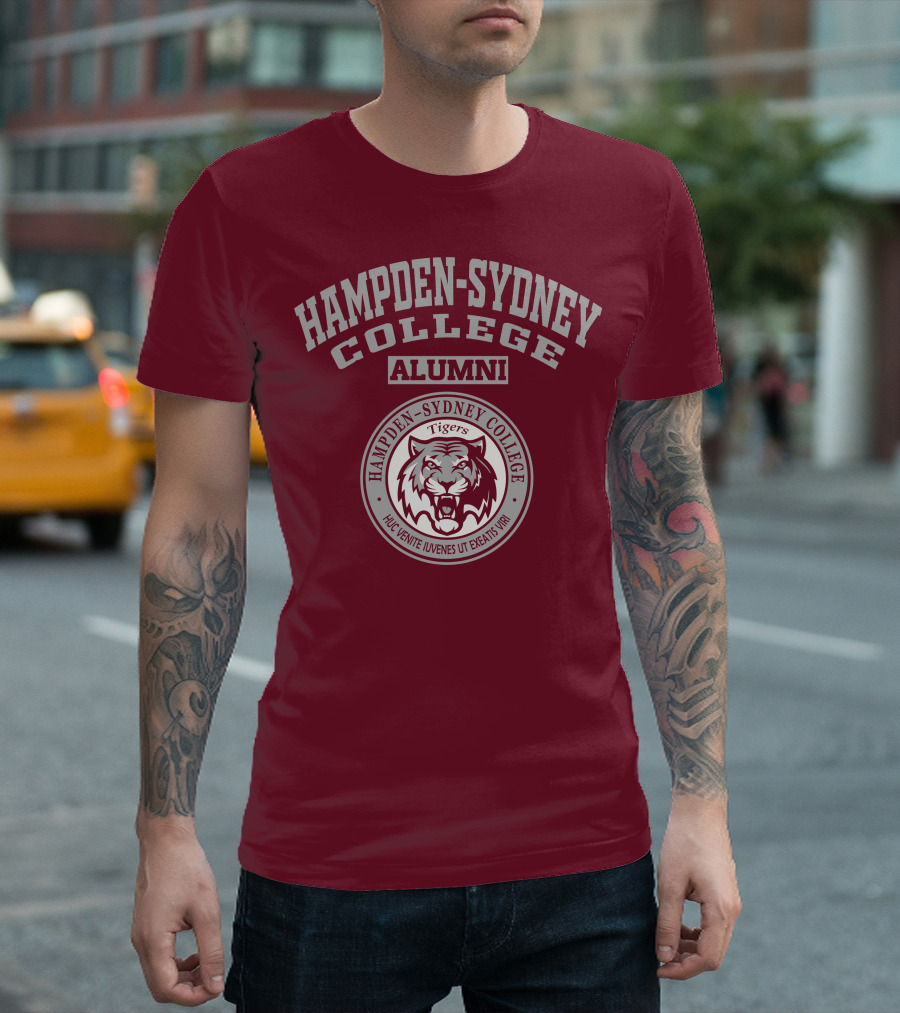 Hampden–Sydney College Alumni Tigers Huc Venite Iuvenes Ut Exeatis Viri T-Shirt