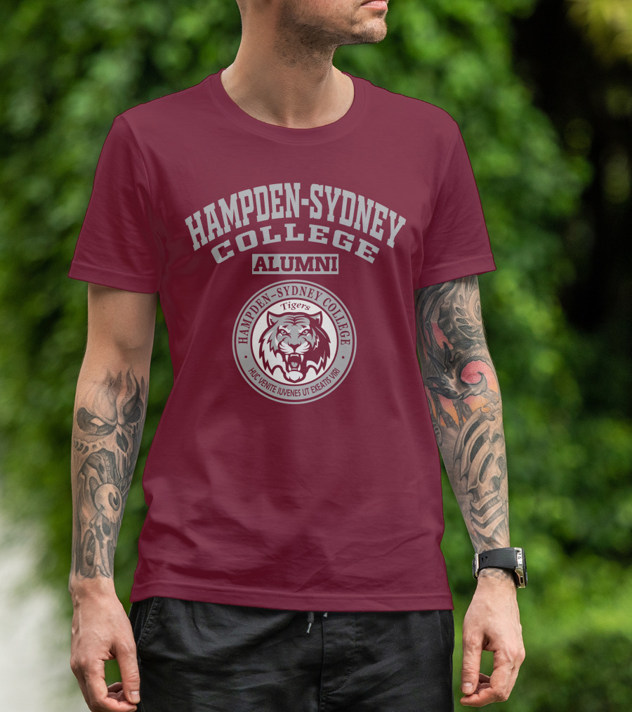Hampden–Sydney College Alumni Tigers Huc Venite Iuvenes Ut Exeatis Viri T-Shirt
