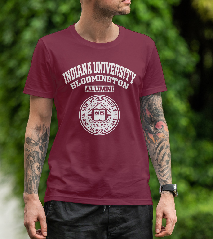 INDIANA UNIVERSITY BLOOMINGTON ALUMNI INDIANENSIS UNIVERSITATIS SIGILLUM MDCCCXX LUX ET VERITAS T-Shirt