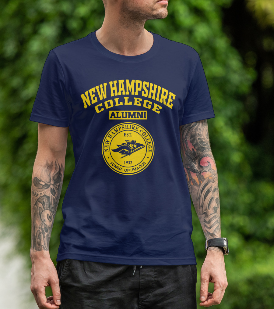 NEW HAMPSHIRE COLLEGE ALUMNI EST 1932 SUMMA OPTIMAQUE T-Shirt