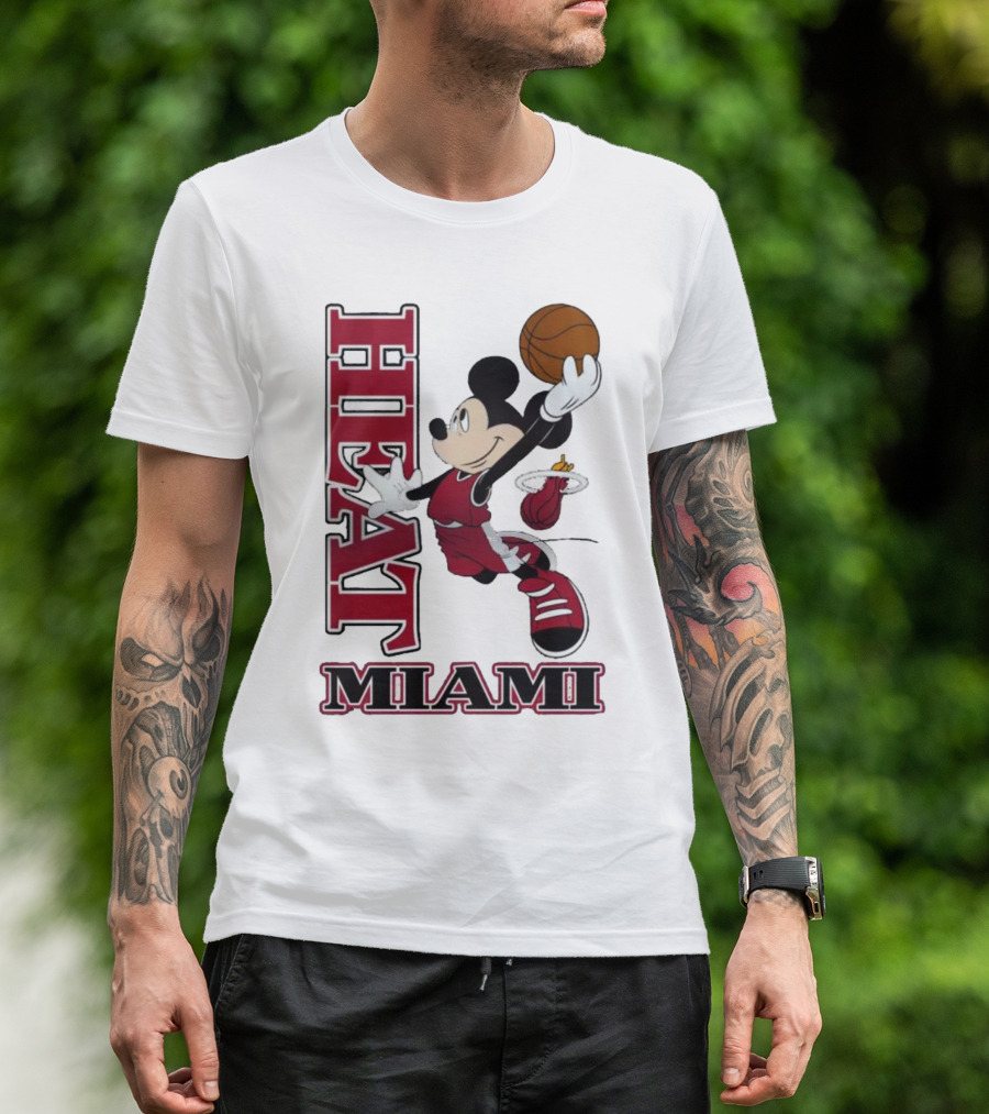 Mickey Mouse Miami Heat NBA Basketball Jumping Dunk T-Shirt