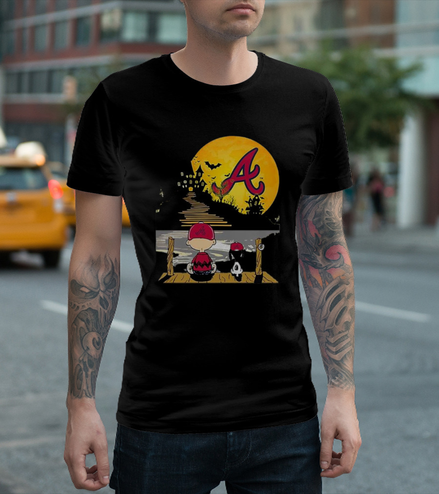 Snoopy Charlie Brown Atlanta Braves Halloween Under Moon T-Shirt