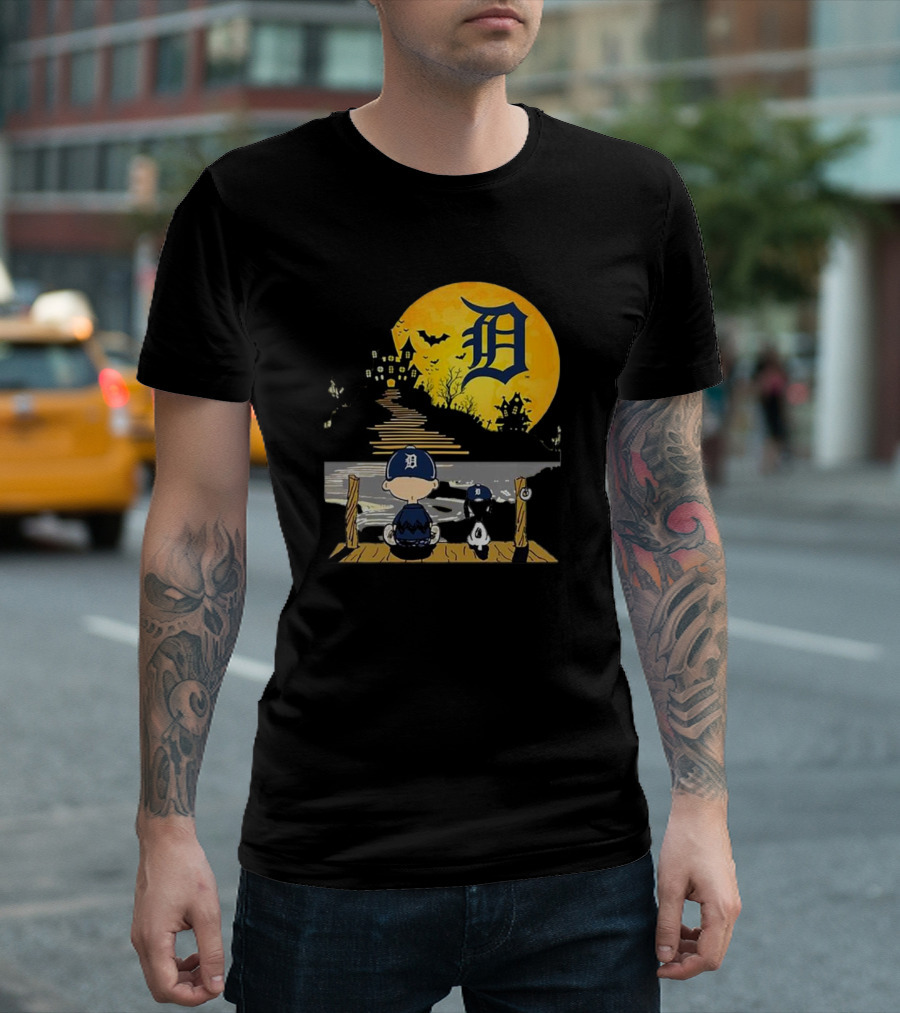 Snoopy Charlie Brown Detroit Tigers Halloween Moon Scene T-Shirt
