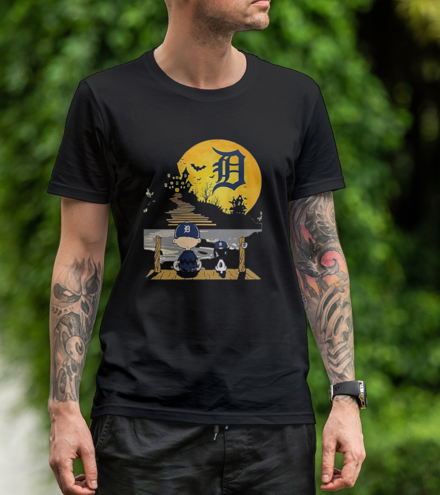 Snoopy Charlie Brown Detroit Tigers Halloween Moon Scene T-Shirt