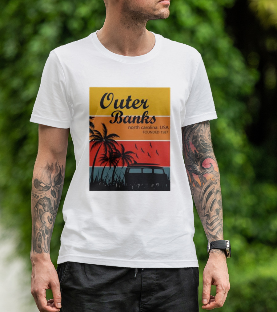 Outer Banks North Carolina USA Founded 1587 Vintage Car Beach Palm Trees T-Shirt