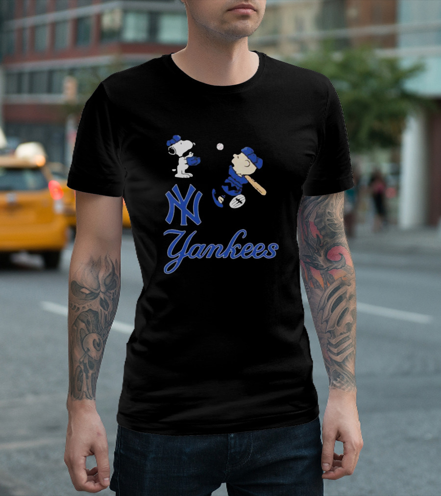 Snoopy and Charlie Brown Baseball with New York Yankees Yankees T-Shirt