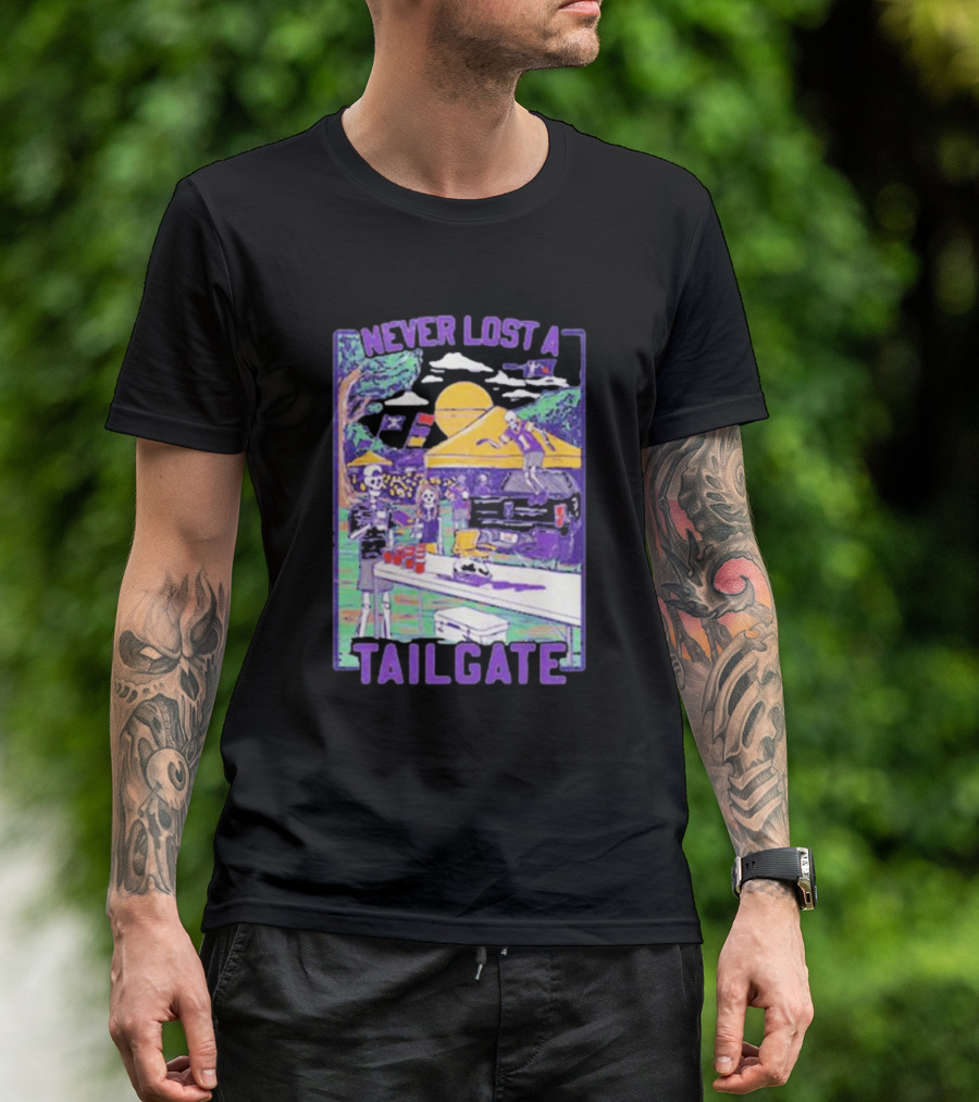 Never Lost A Tailgate Vintage Skeletons Under Yellow Tent With Sunset And Flags T-Shirt