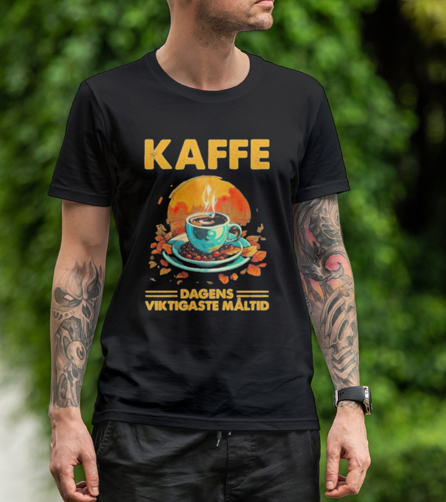 KAFFE Dagens Viktigaste Maltid Coffee Autumn Cup Leaves T-Shirt