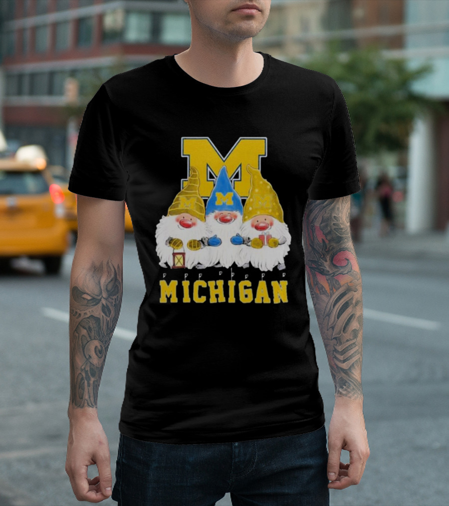 Michigan Wolverines Gnomes Merry Christmas T-Shirt