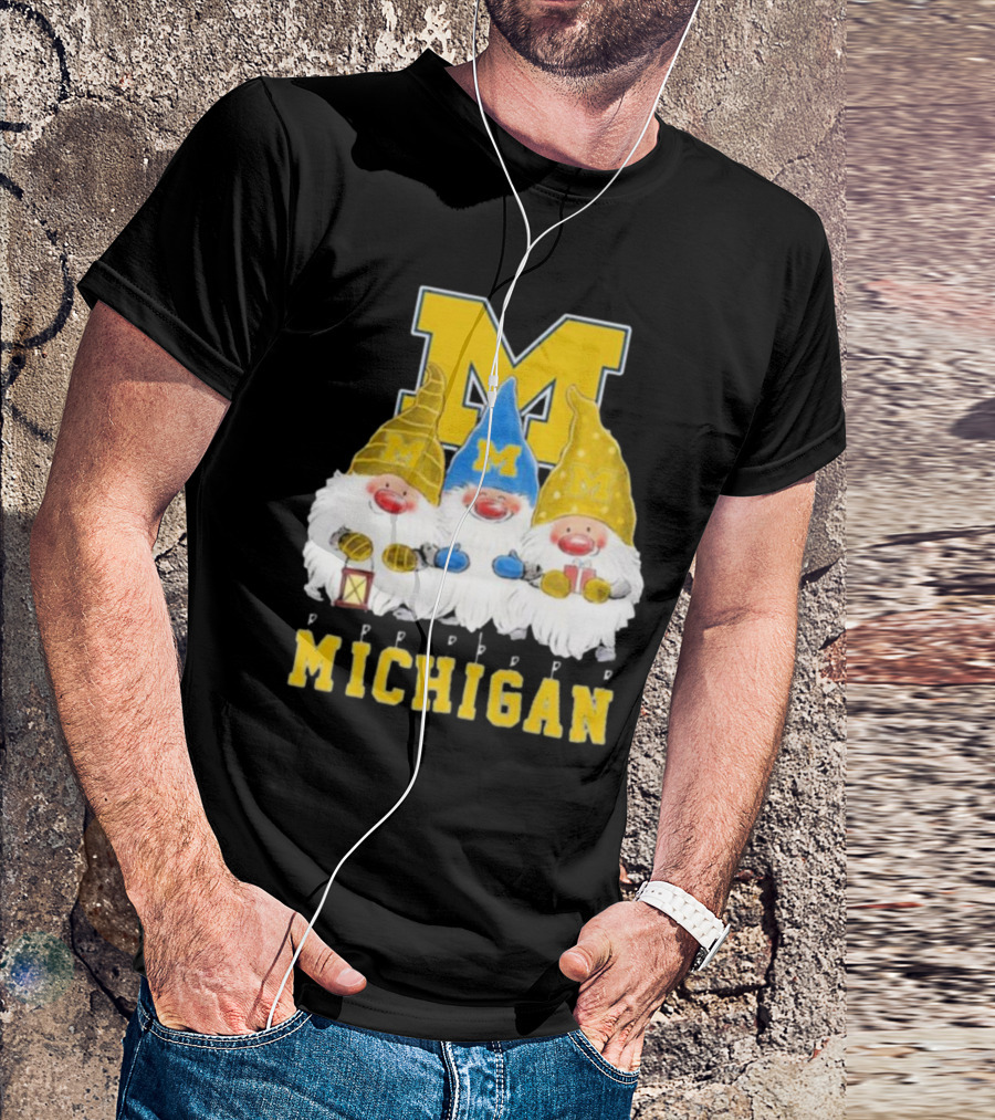 Michigan Wolverines Gnomes Merry Christmas T-Shirt