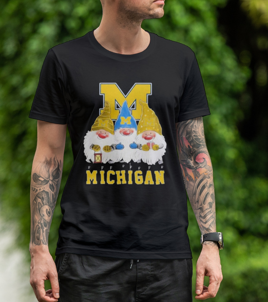 Michigan Wolverines Gnomes Merry Christmas T-Shirt