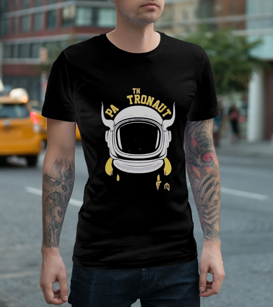 TH PA TRONAUT Minnesota Vikings Helmet T-Shirt