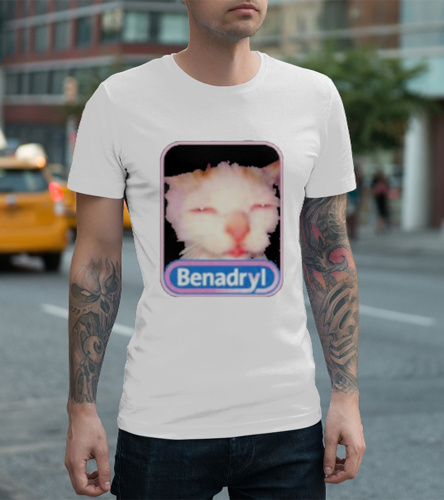K45ink Benadryl Meme Cat Face Close-Up T-Shirt