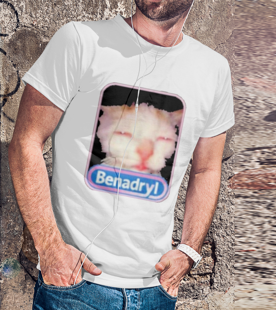 K45ink Benadryl Meme Cat Face Close-Up T-Shirt