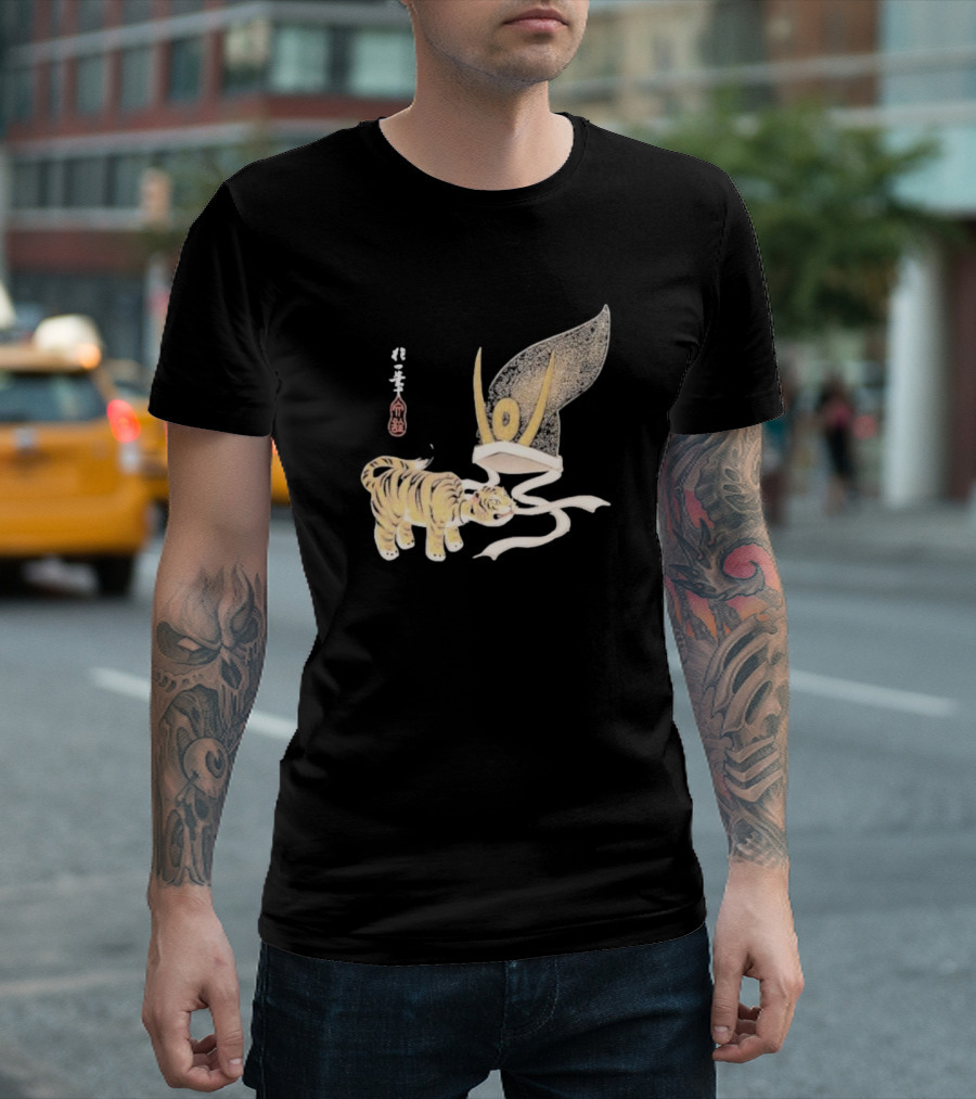 Edo Era Tiger And Samurai Helmet T-Shirt