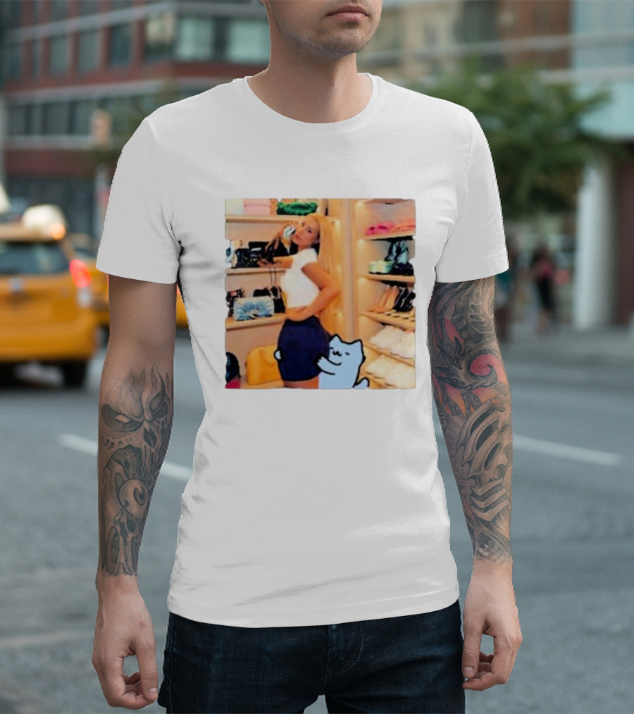 Iggy Azalea Culture Closet Fashion with Cute Cat T-Shirt