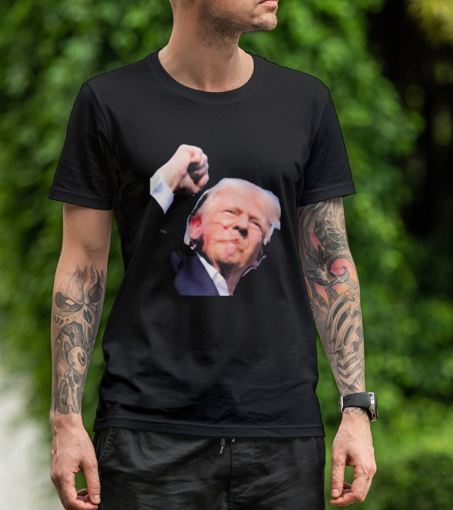 Trump Fighting America Iconic Raised Fist Image T-Shirt